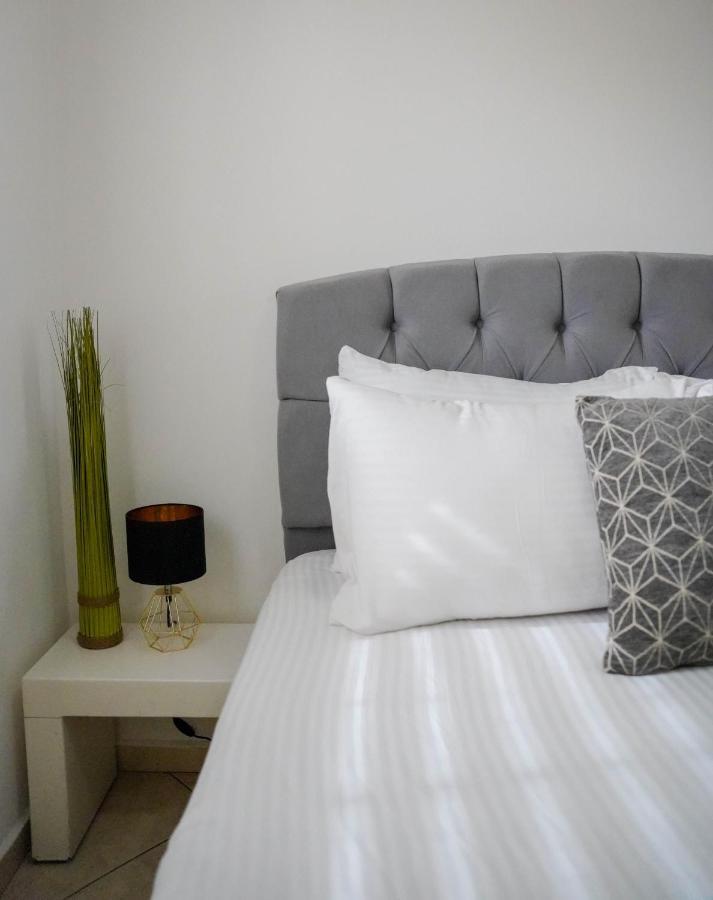 Two Bed Room Apartment 5 Min Walk To The Beach Эйлат Экстерьер фото