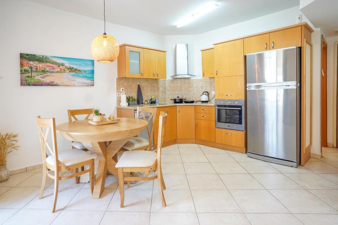 Two Bed Room Apartment 5 Min Walk To The Beach Эйлат Экстерьер фото