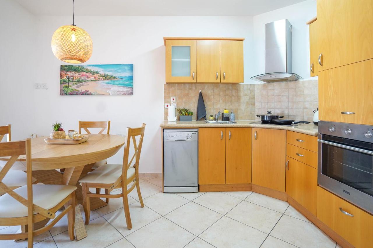 Two Bed Room Apartment 5 Min Walk To The Beach Эйлат Экстерьер фото